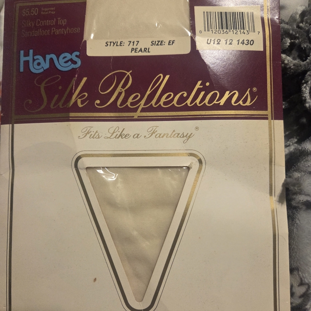 Hanes Silk Reflections Wall Decor in Pearl